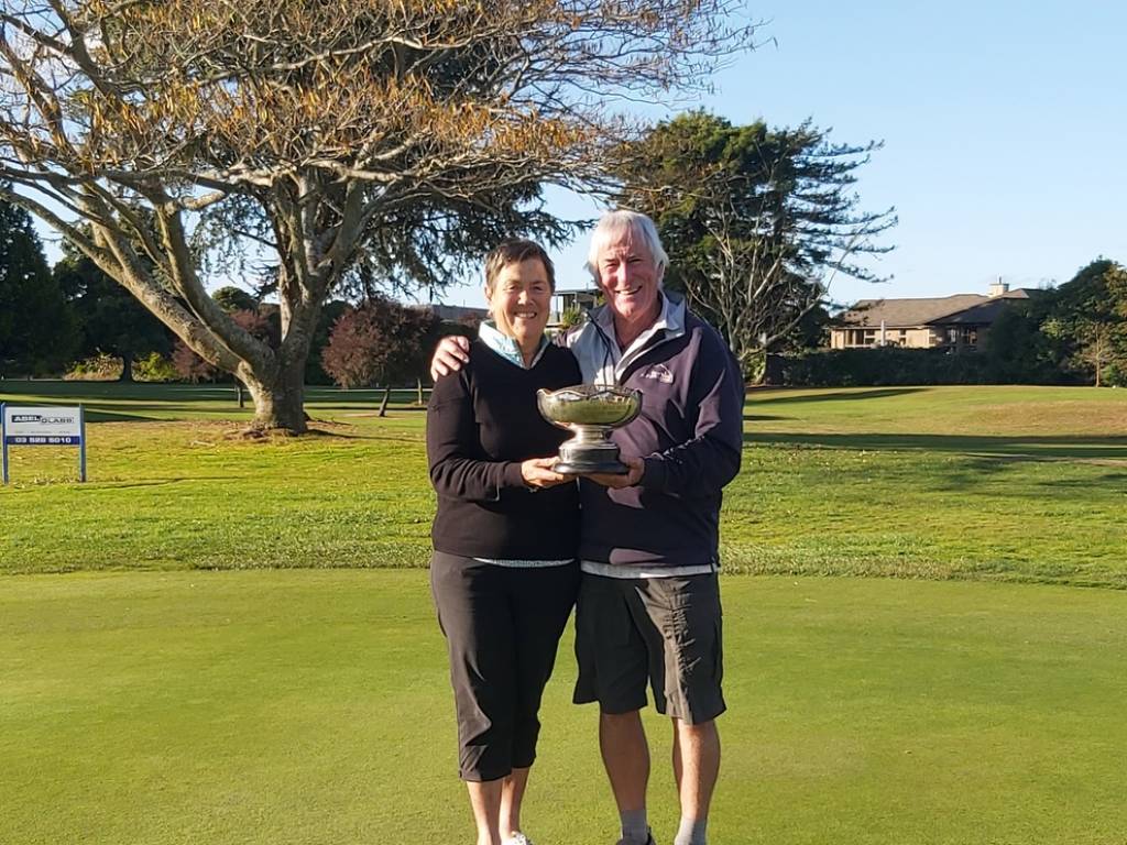 Du Maurier Rosebowl winners, Peter and Shona Johnson 26 May '24