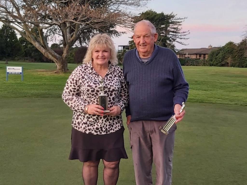 Norm Evans Memorial Trophy winners Carol Versfeld & John Frater 27 July '24