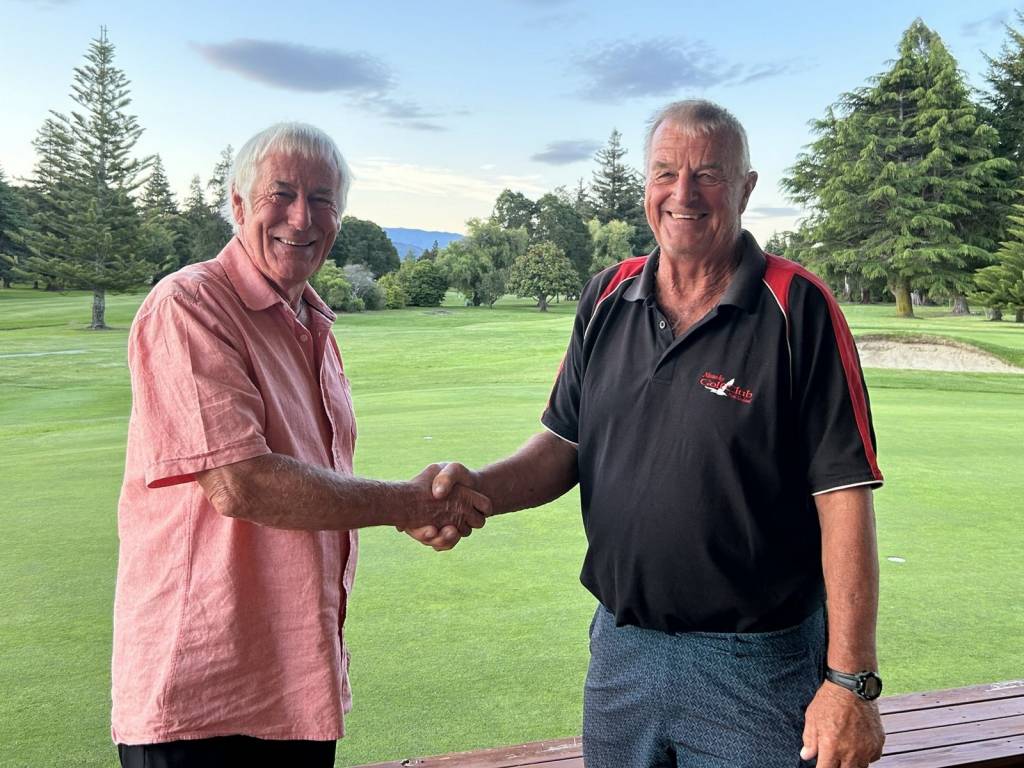 New Life Member Peter Johnson congratulated by Club President Peter Cederman. Nov '24