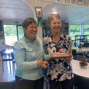 Shona Presents the 2024 Ladies Shootout trophy to Jan